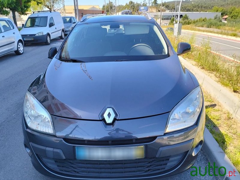 2010' Renault Megane Sport Tourer photo #3