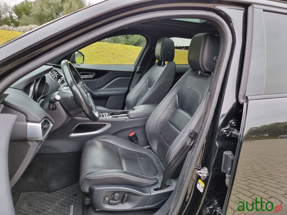 2017' Jaguar F-Type photo #5