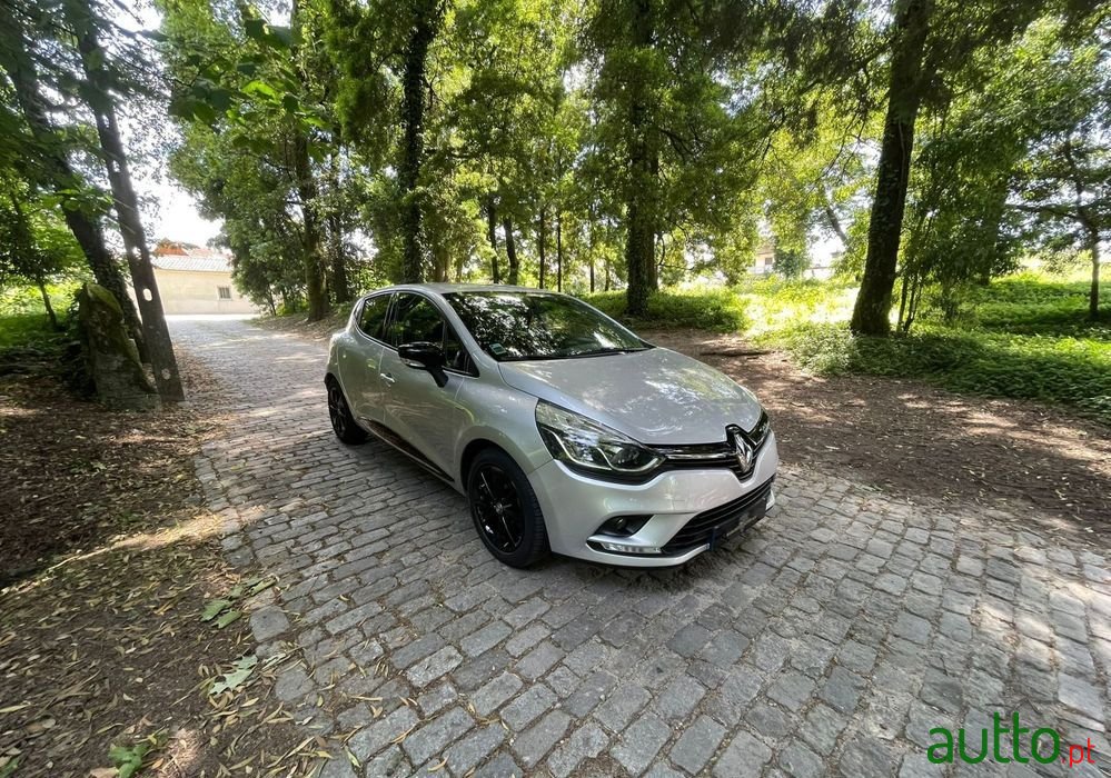 2015' Renault Clio photo #1