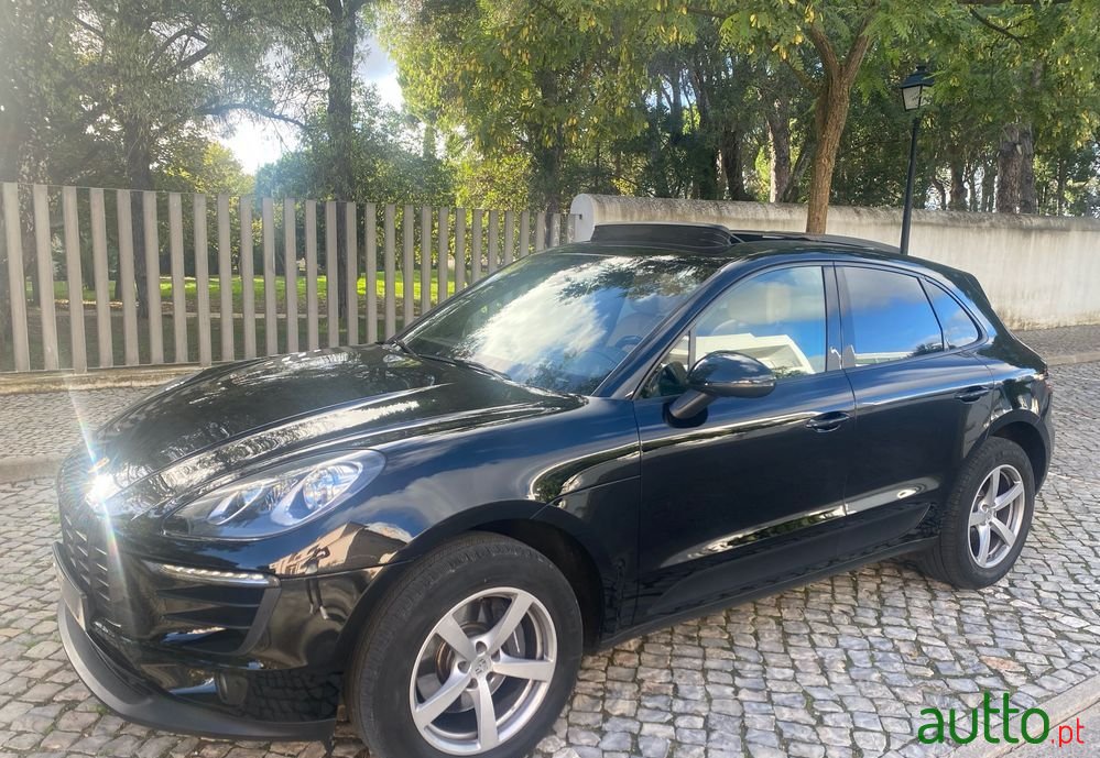 2018' Porsche Macan Standard photo #2