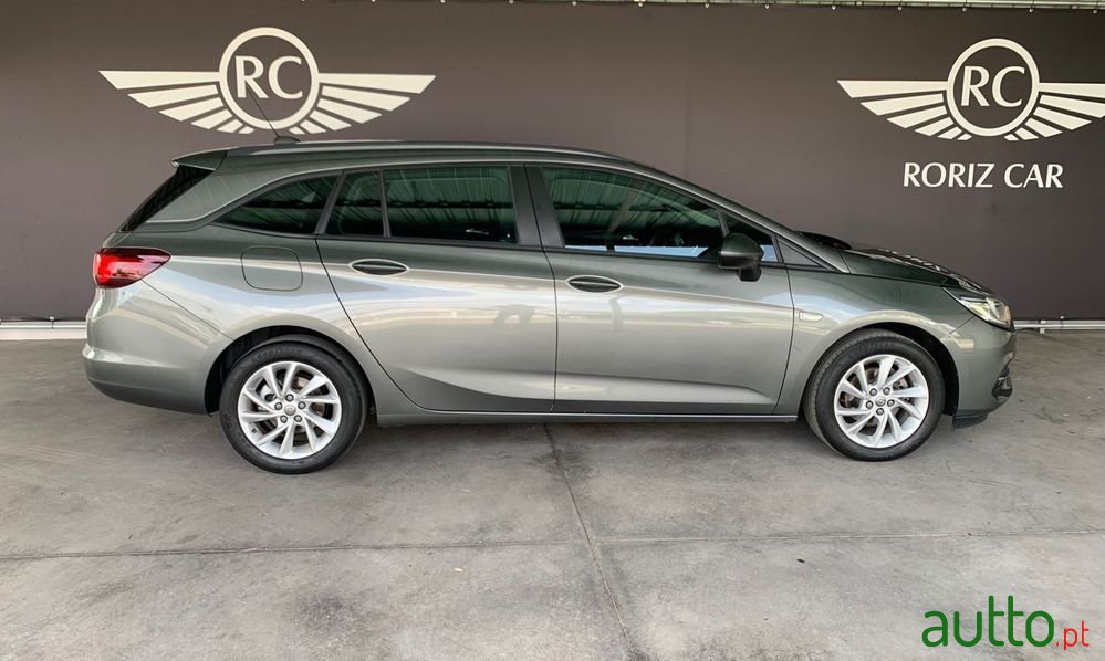 2020' Opel Astra Sports Tourer photo #3