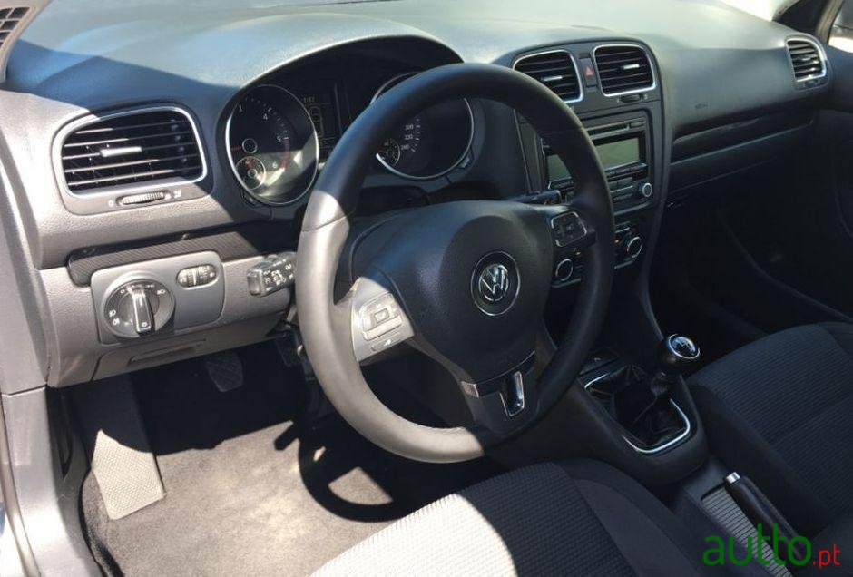 2009' Volkswagen Golf Variant photo #1