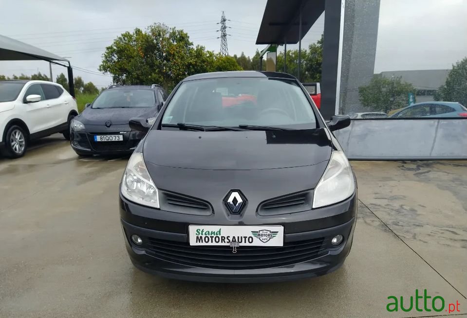 2008' Renault Clio photo #2