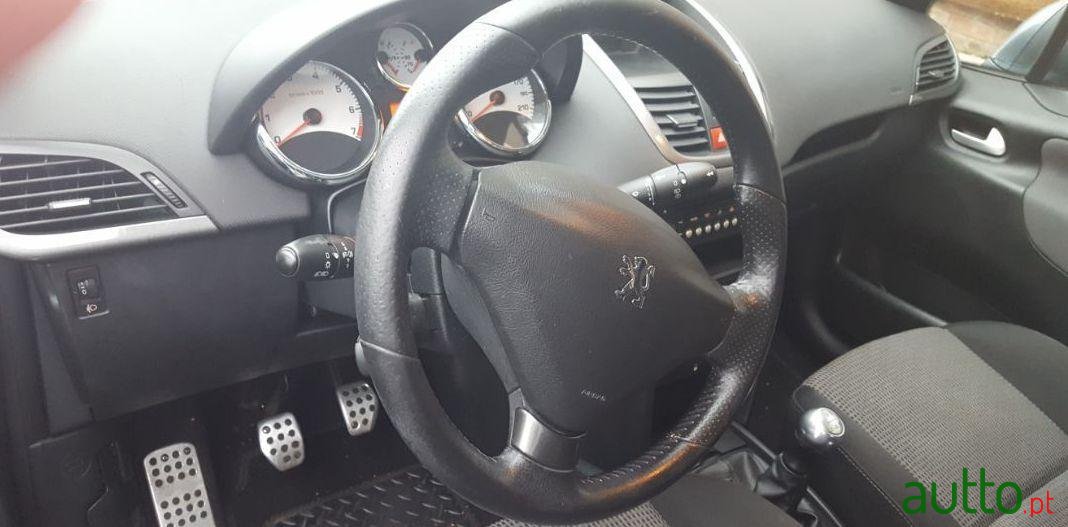 2010' Peugeot 207 photo #3