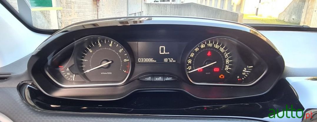 2019' Peugeot 2008 photo #3