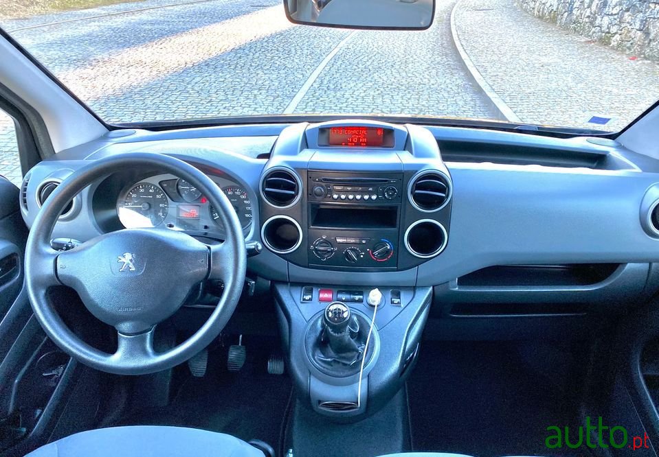 2014' Peugeot Partner photo #5