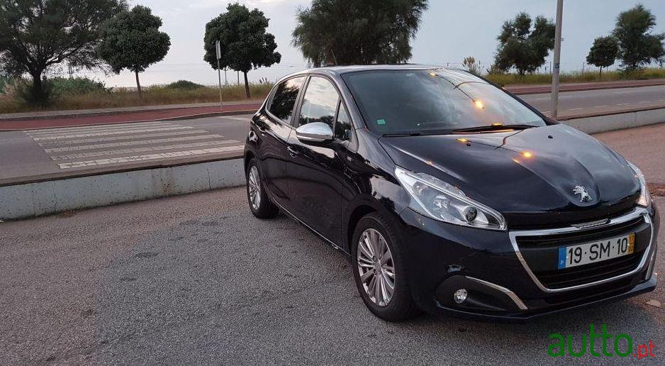 2017' Peugeot 208 Style photo #1