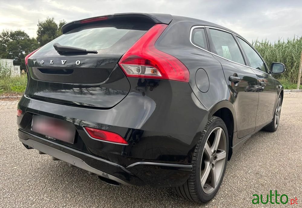 2015' Volvo V40 D2 Ocean Race photo #5