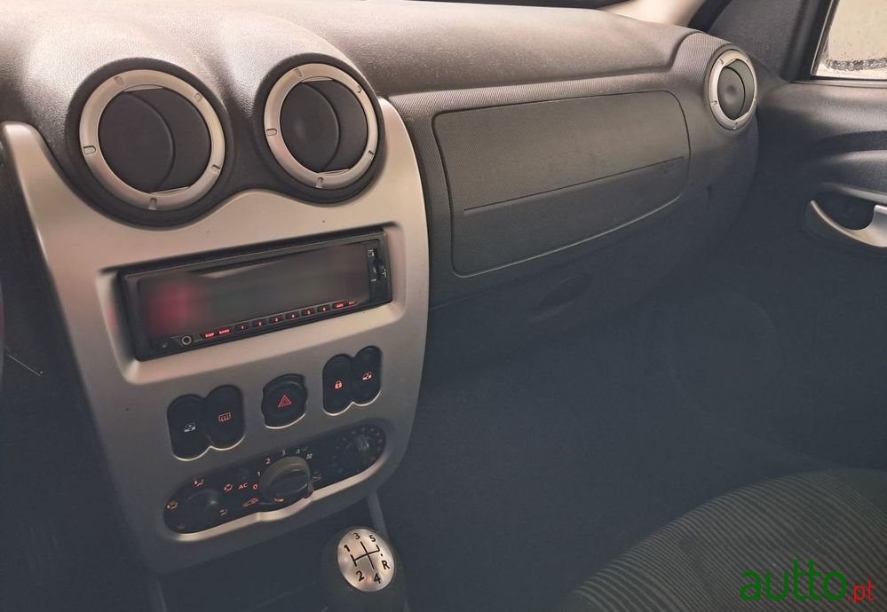 2010' Dacia Sandero 1.2 16V Pack photo #4