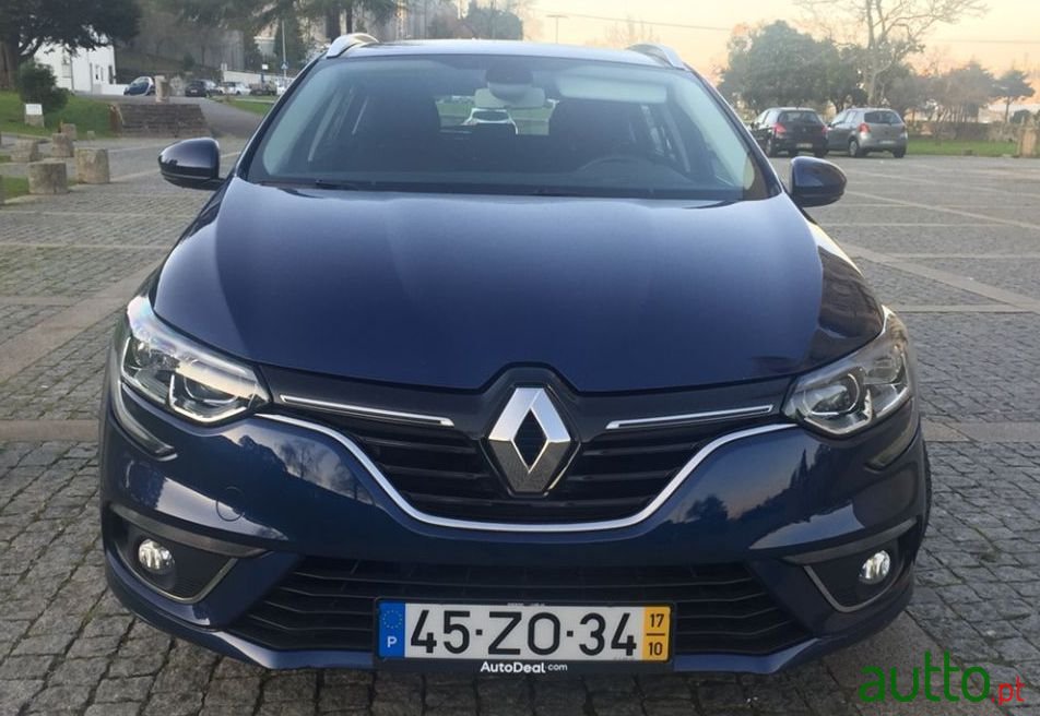 2017' Renault Megane Sport Tourer photo #2