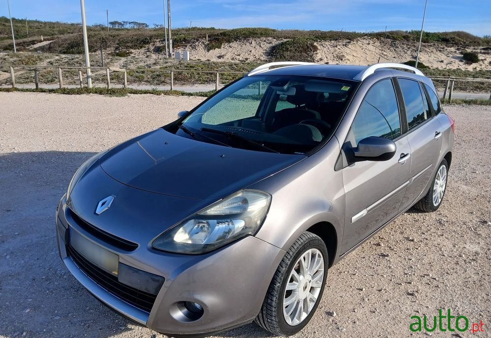 2011' Renault Clio Break photo #1