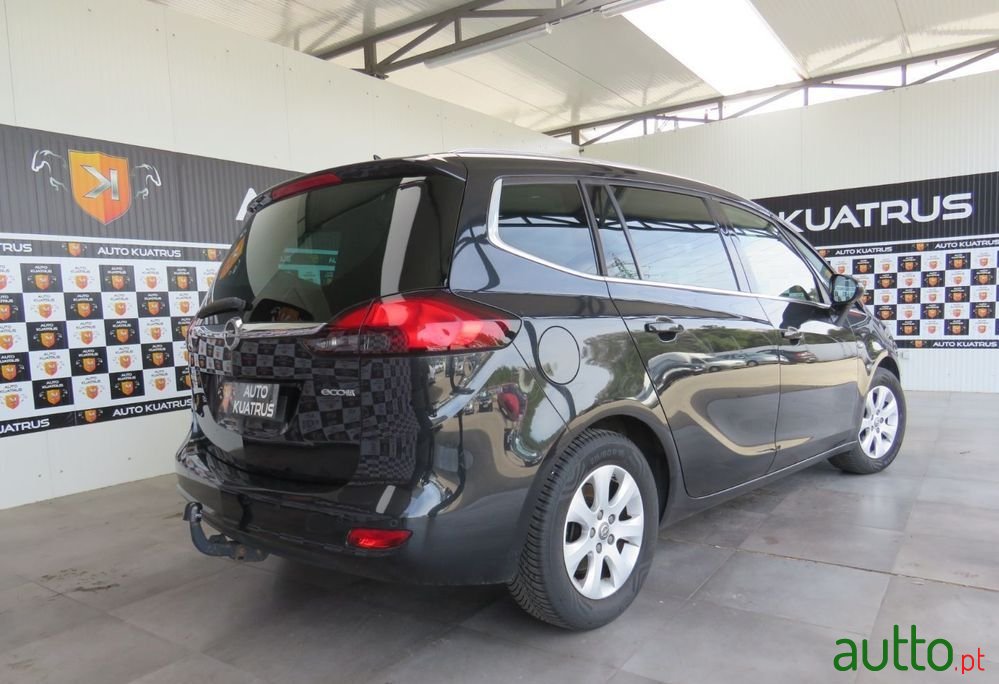 2015' Opel Zafira photo #5