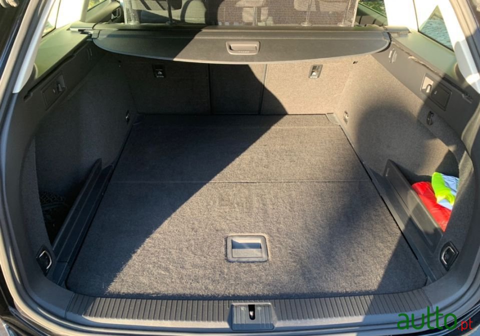 2015' Volkswagen Passat Variant photo #5