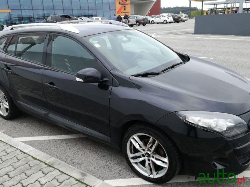 2012' Renault Megane Sport Tourer photo #3