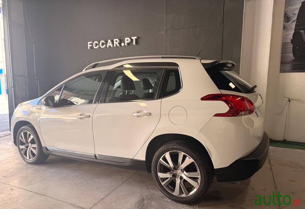 2015' Peugeot 2008 photo #2