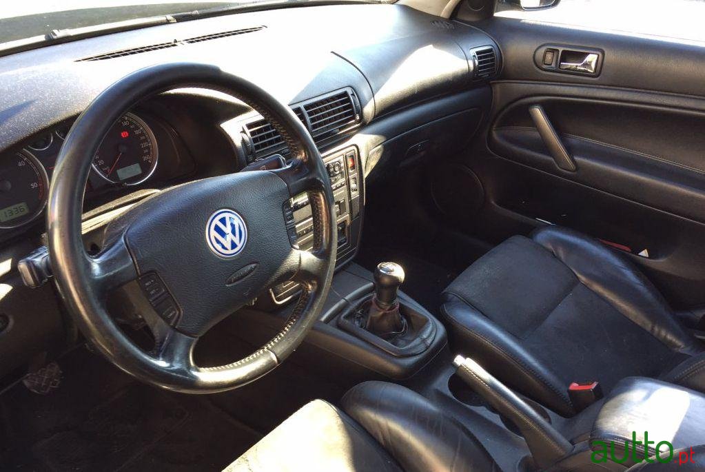 2002' Volkswagen Passat 1.9 TDi Highline photo #4