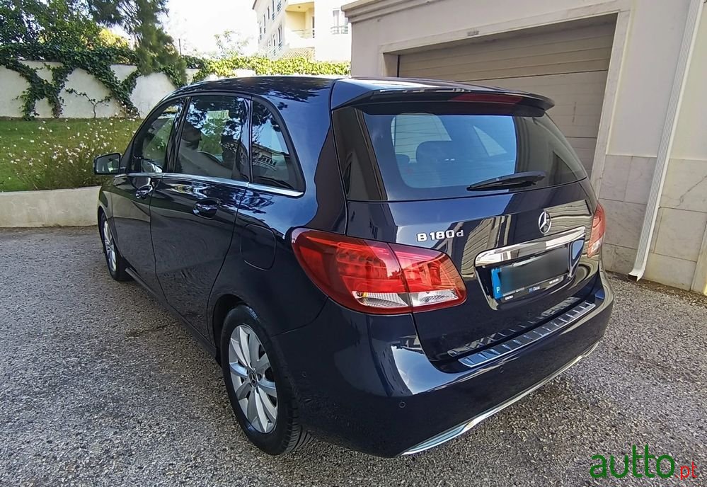 2018' Mercedes-Benz B 180 photo #3
