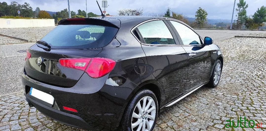 2012' Alfa Romeo Giulietta photo #4