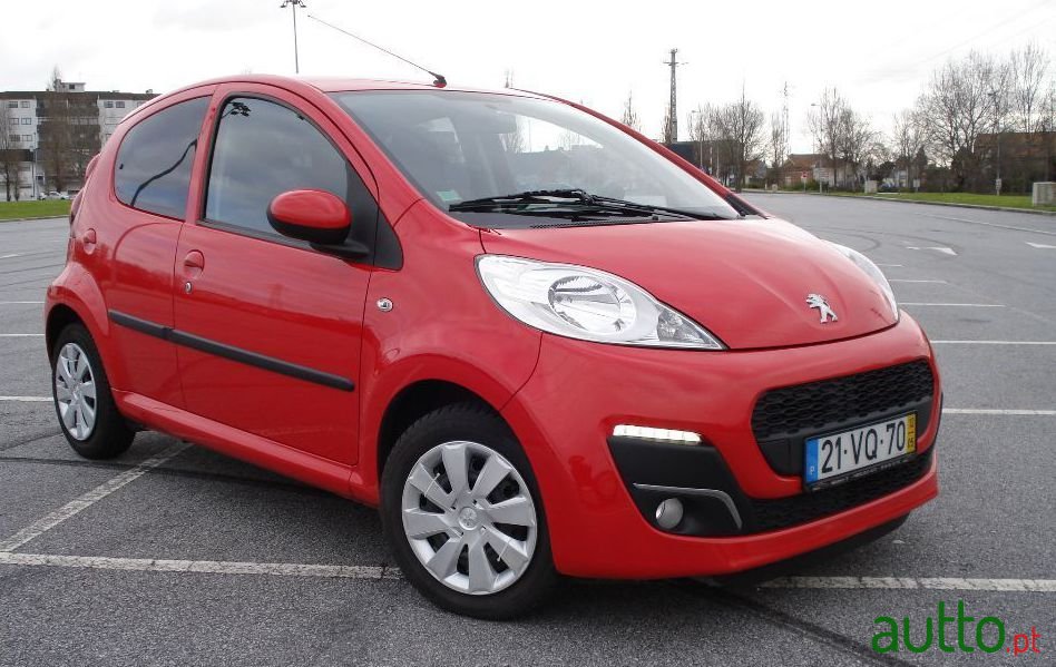 2012' Peugeot 107 photo #4