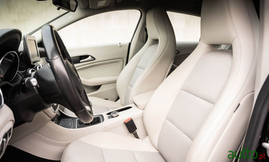 2016' Mercedes-Benz Cla-180 photo #5