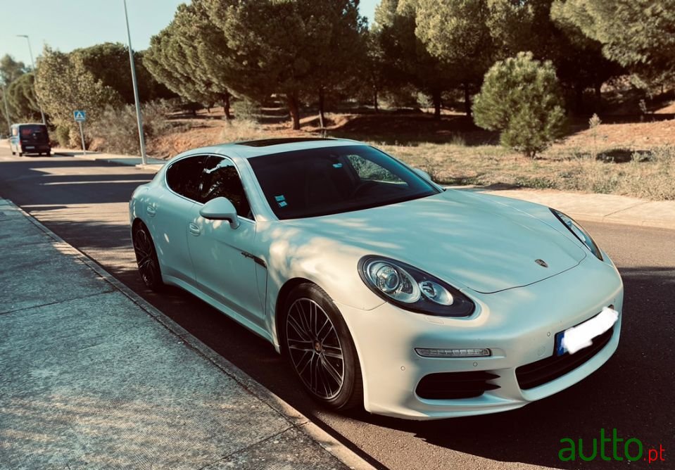 2013' Porsche Panamera photo #3