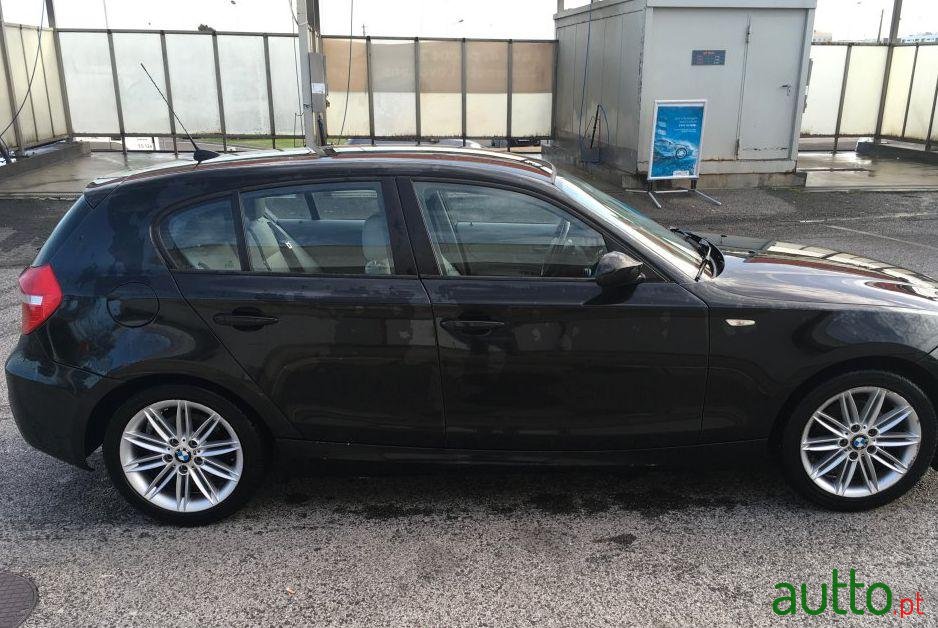 2007' BMW 120 D photo #1