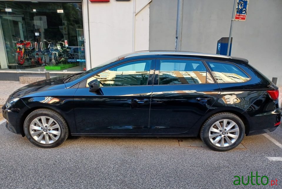 2018' SEAT Leon St photo #1