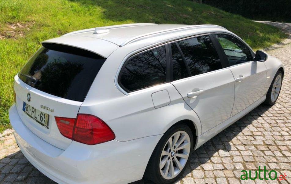 2011' BMW 320 photo #2