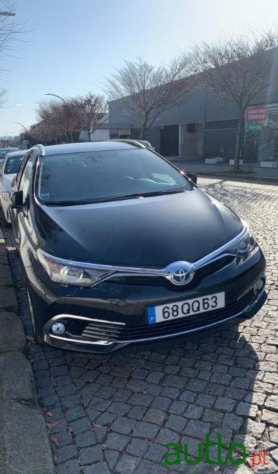 2015' Toyota Auris Touring Sports photo #1