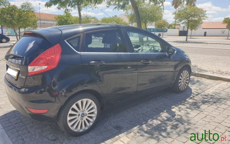 2010' Ford Fiesta photo #4