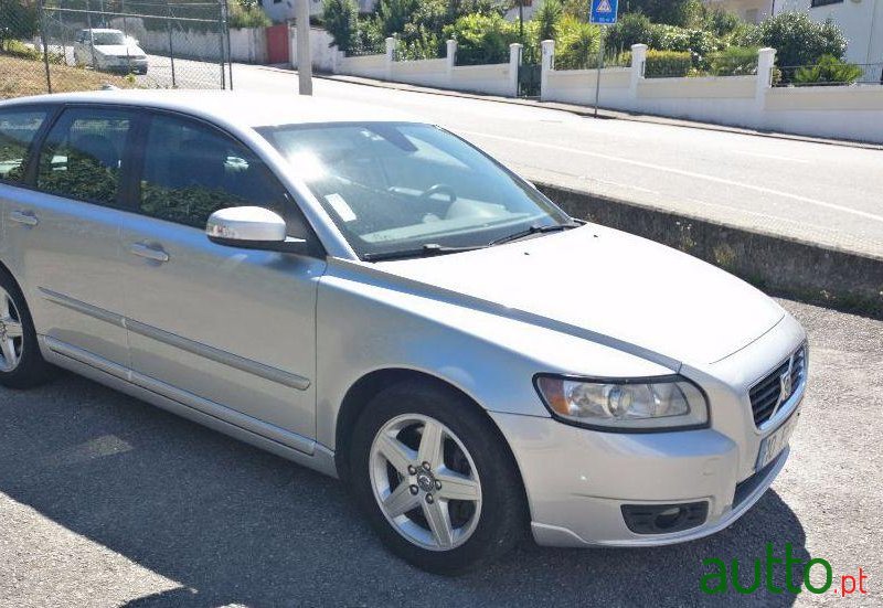 2008' Volvo V50 D5 photo #2