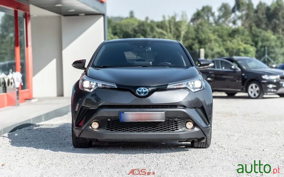 2018' Toyota C-HR 1.8 Hsd Exclusive photo #3