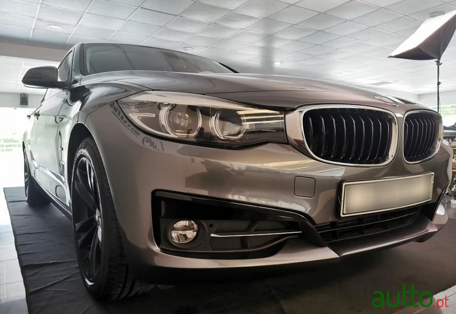 2017' BMW 320 Gran Turismo photo #5