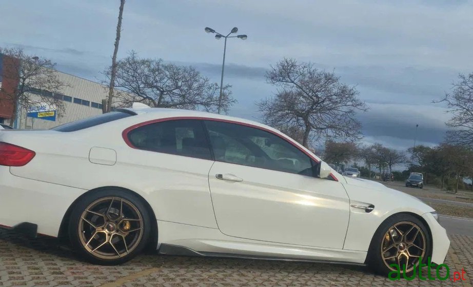 2010' BMW 320 photo #3