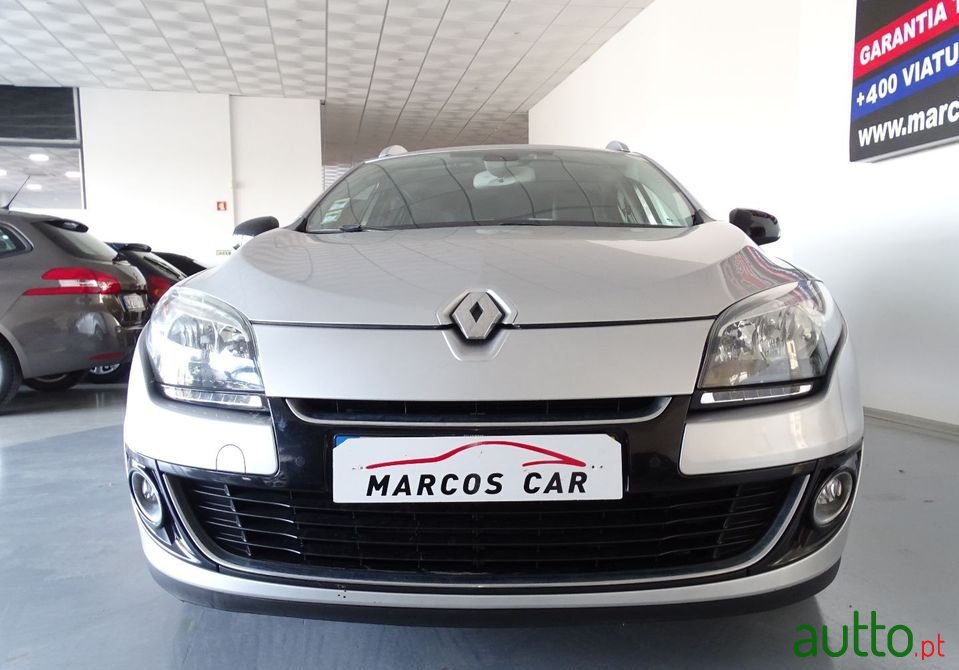 2013' Renault Megane Sport Tourer photo #2