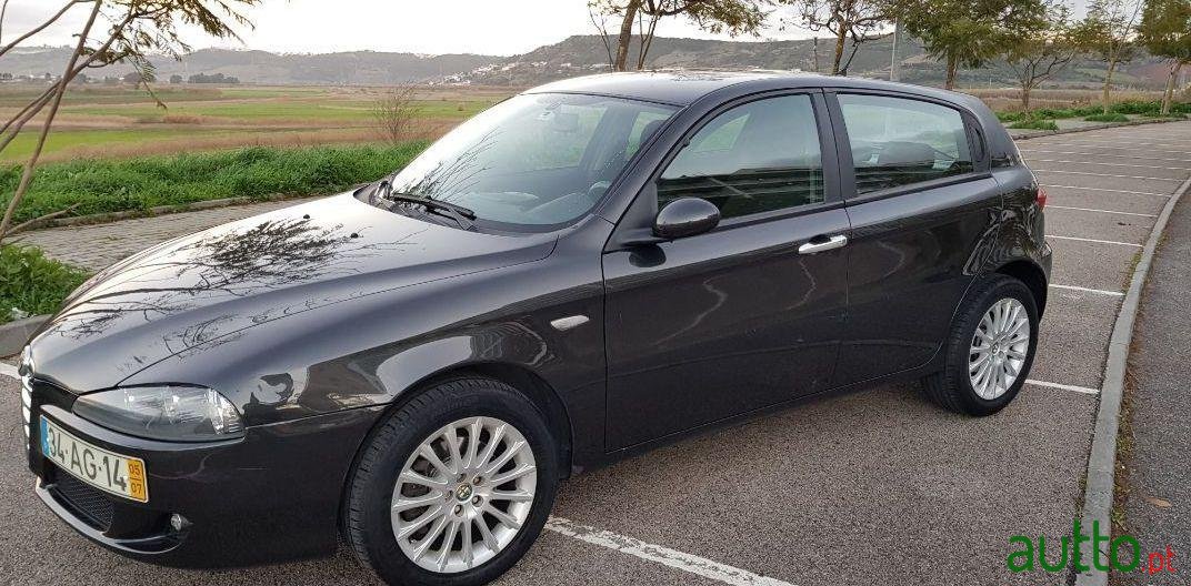 2005' Alfa Romeo 147 1.6 Twin Spark Navigator photo #1