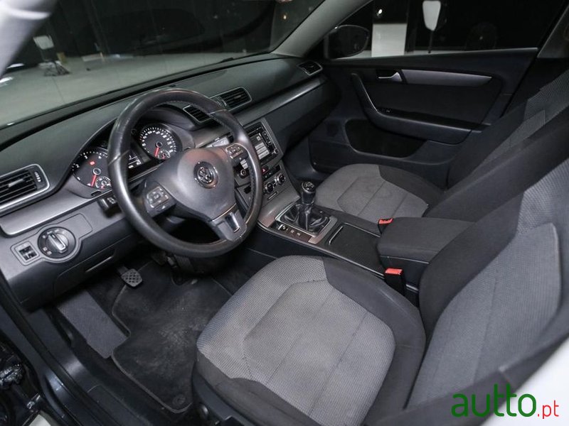 2013' Volkswagen Passat photo #6