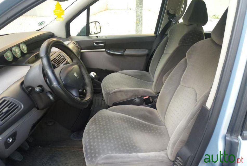 2003' Peugeot 807 2.0 Hdi 7 Lugares photo #1