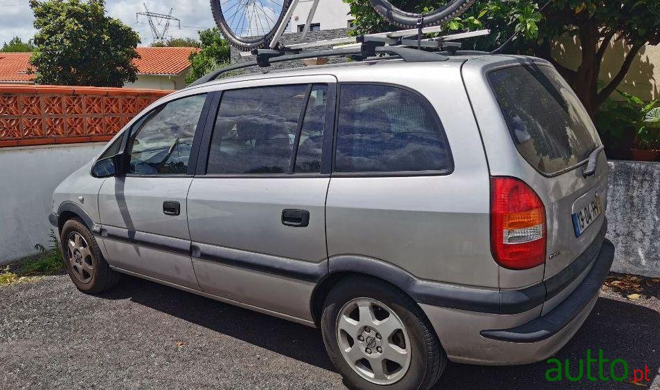 2001' Opel Zafira photo #1