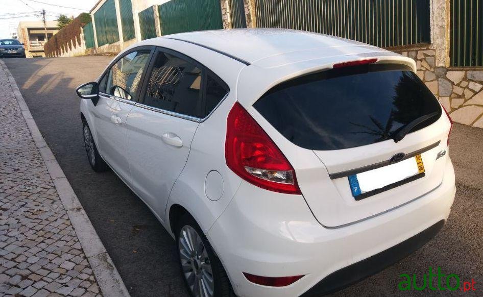 2010' Ford Fiesta Titanium 1.25 5P photo #3