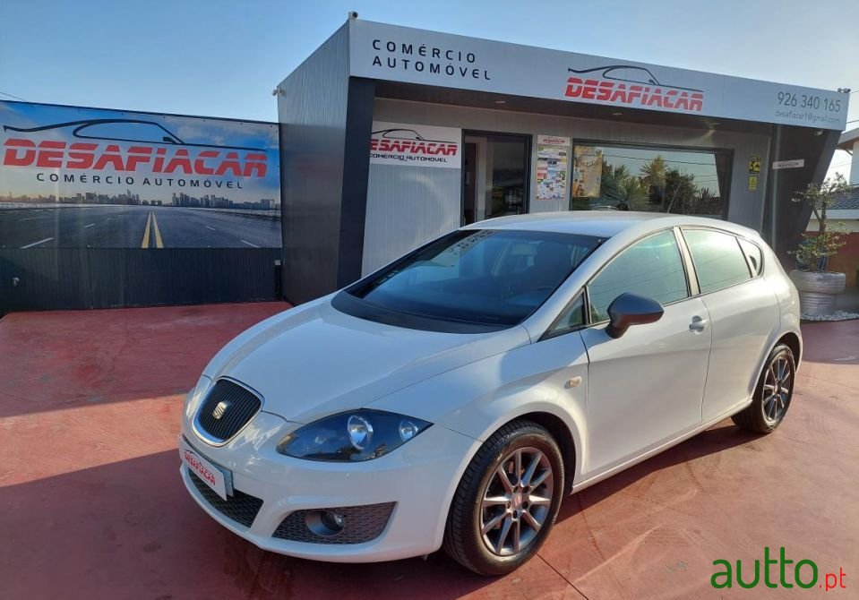 2011' SEAT Leon photo #1