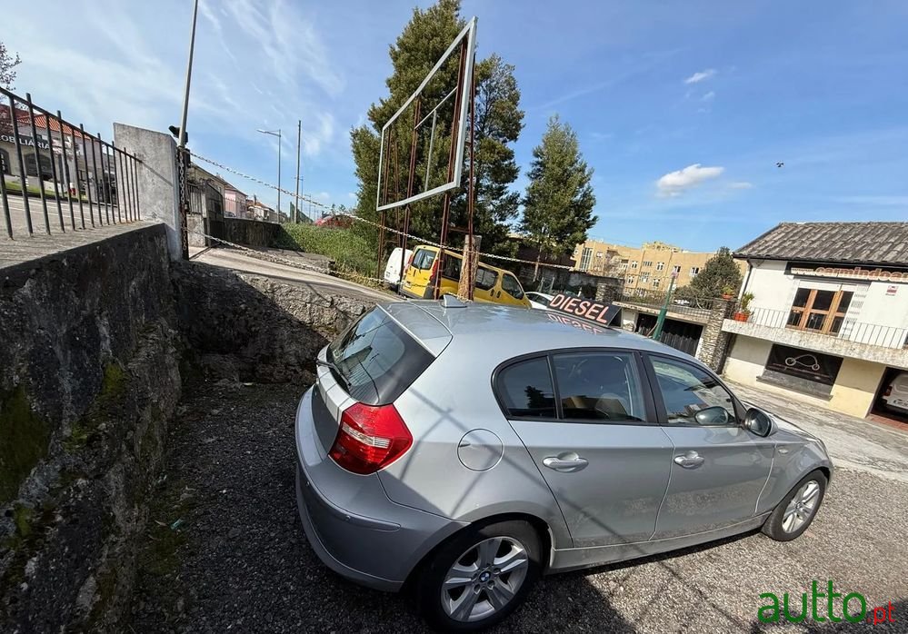 2010' BMW Série 1 D photo #3