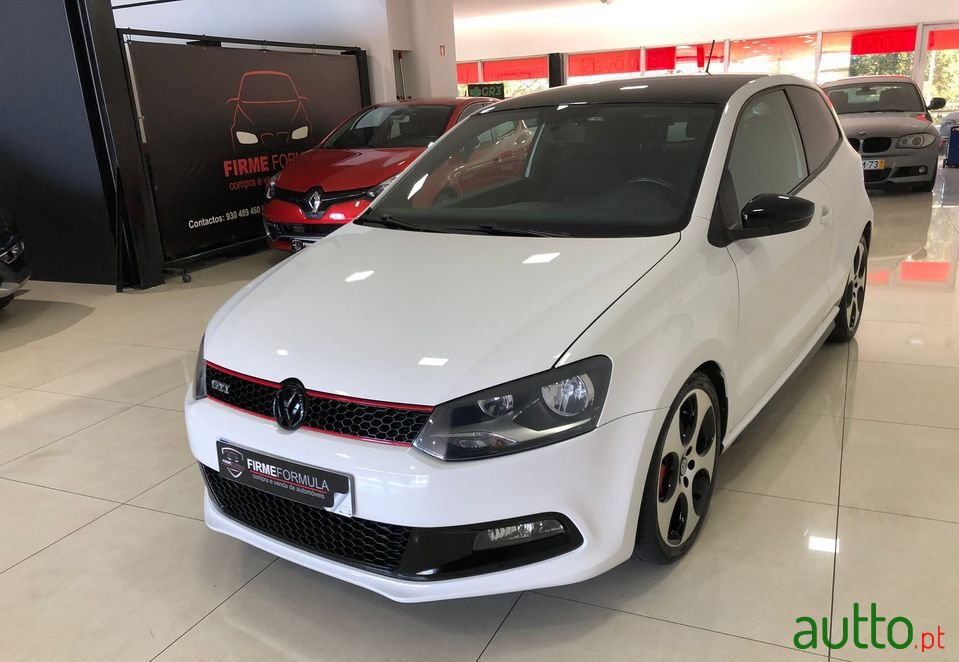 2010' Volkswagen Polo photo #5