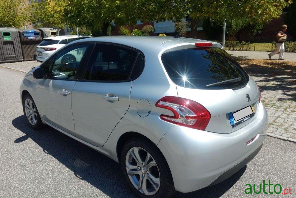 2015' Peugeot 208 photo #3