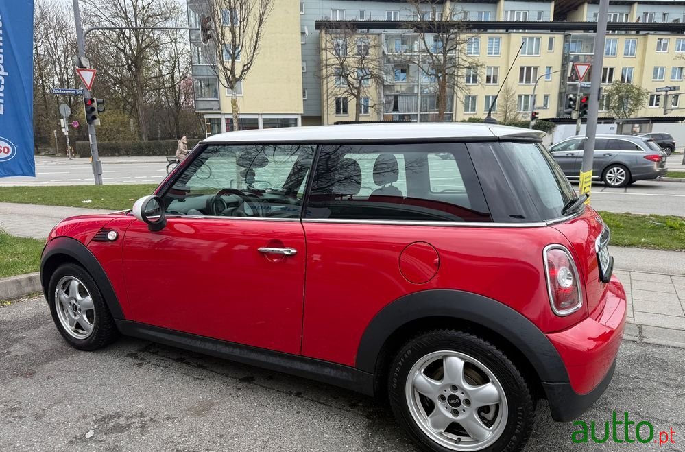 2009' MINI Cooper 3 Portas photo #5
