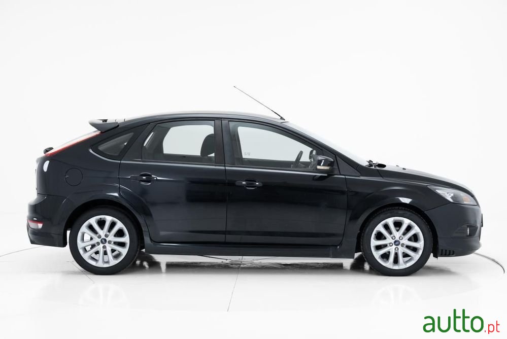 2009' Ford Focus photo #2