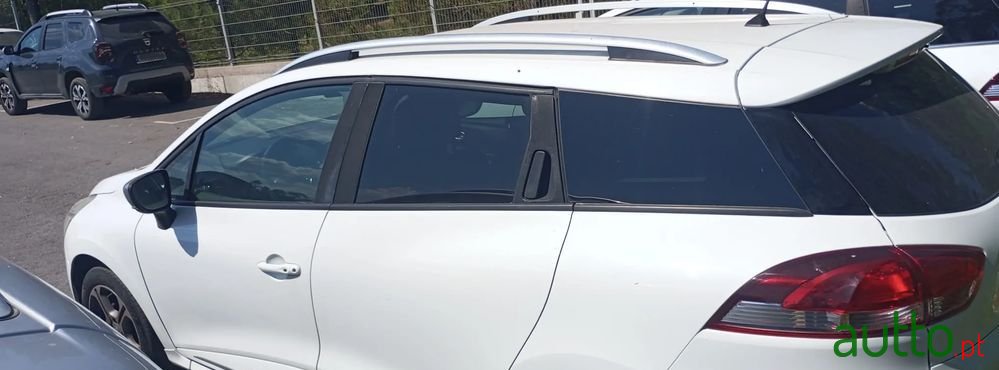 2017' Renault Clio Sport Tourer photo #4