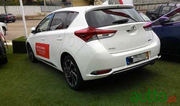 2015' Toyota Auris photo #1