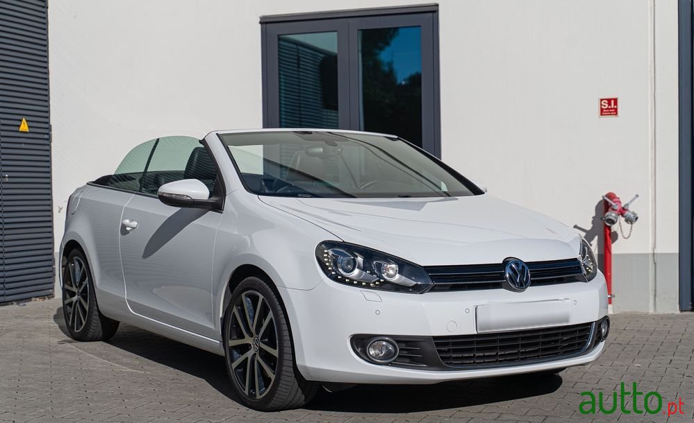 2011' Volkswagen Golf photo #5