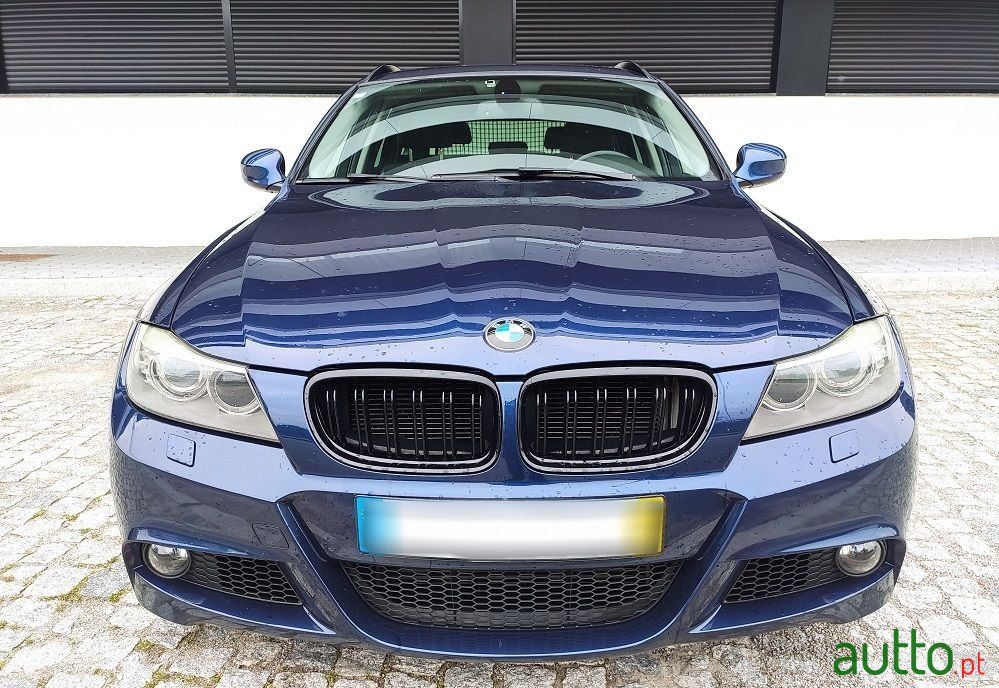 2010' BMW 320 D Touring Auto photo #1
